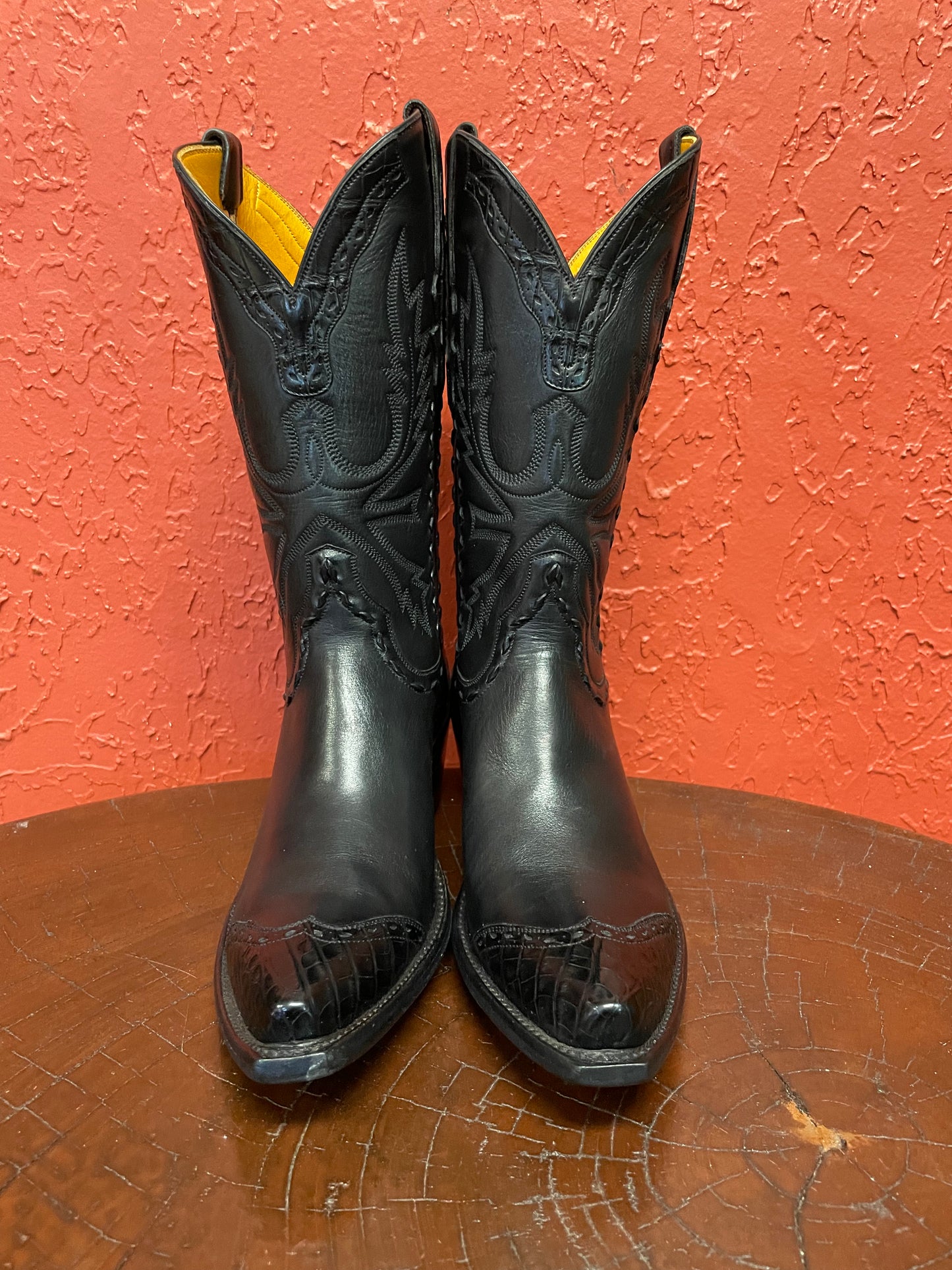 Calfskin with Alligator Trim Cowgirl in Noir