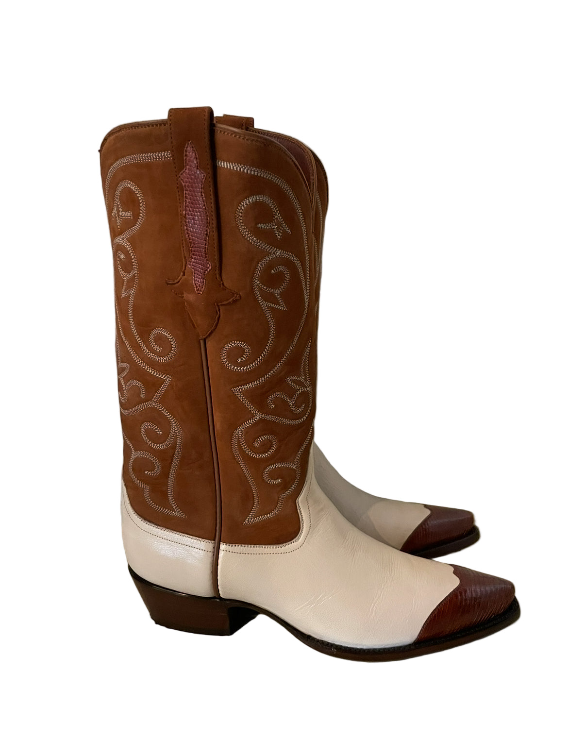 Two Toned Cowgirl with Lizard