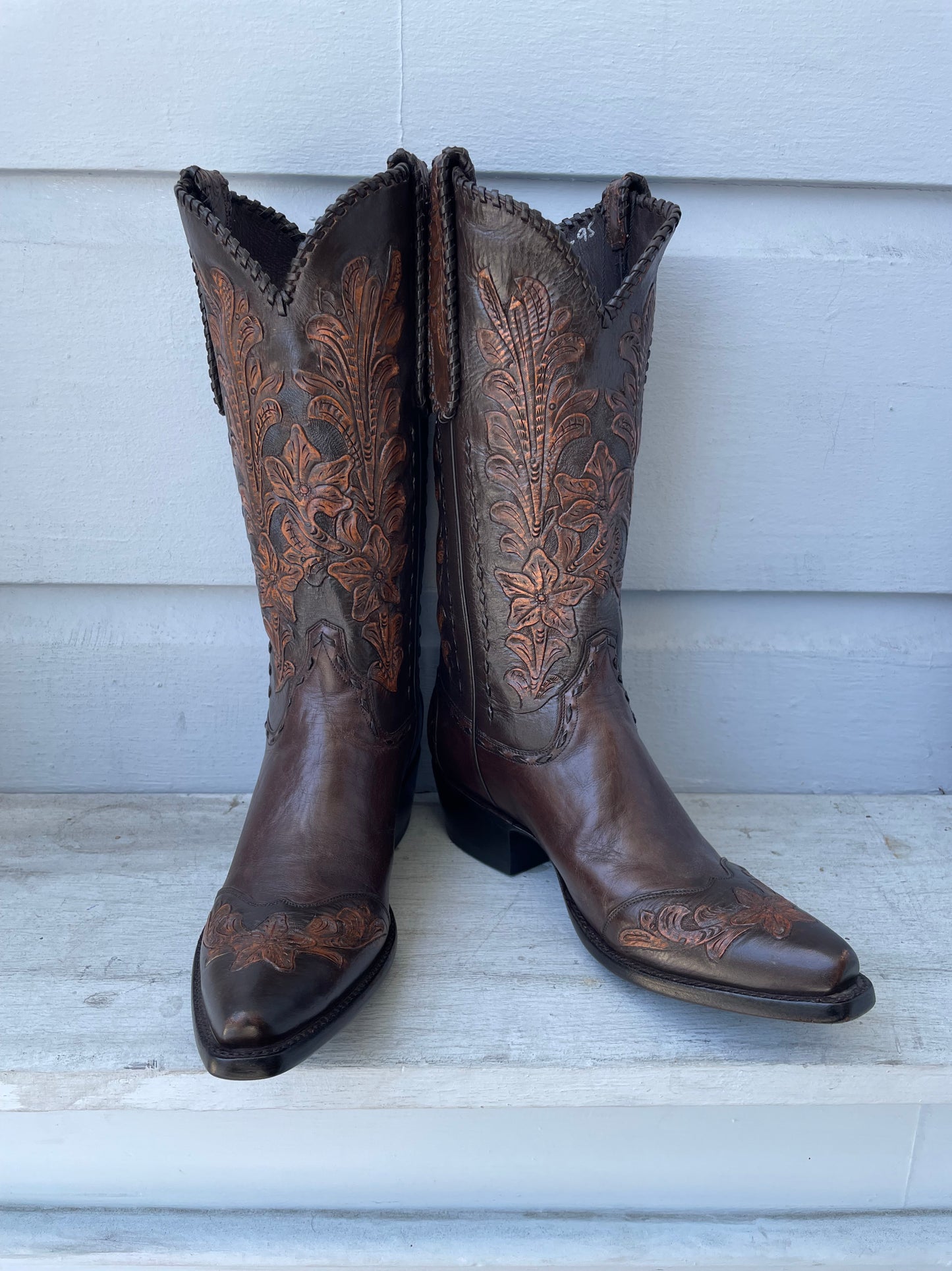 Fleurs Et Vignes Handtooled Cowgirl