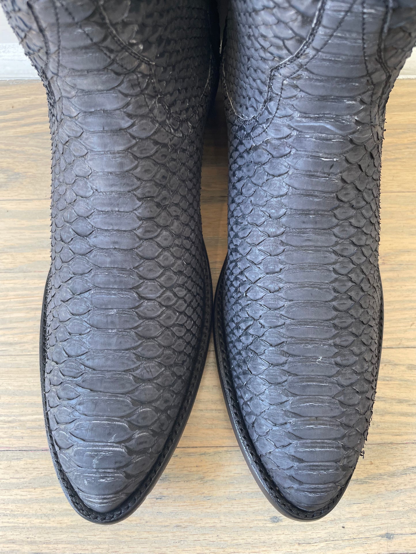 Tall Nubuck Python in Noir