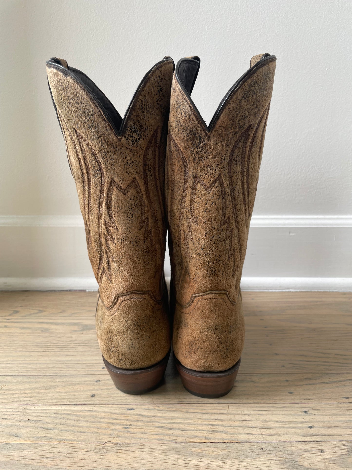 Distressed Camelbreak Lambsuede Cowboy Boot