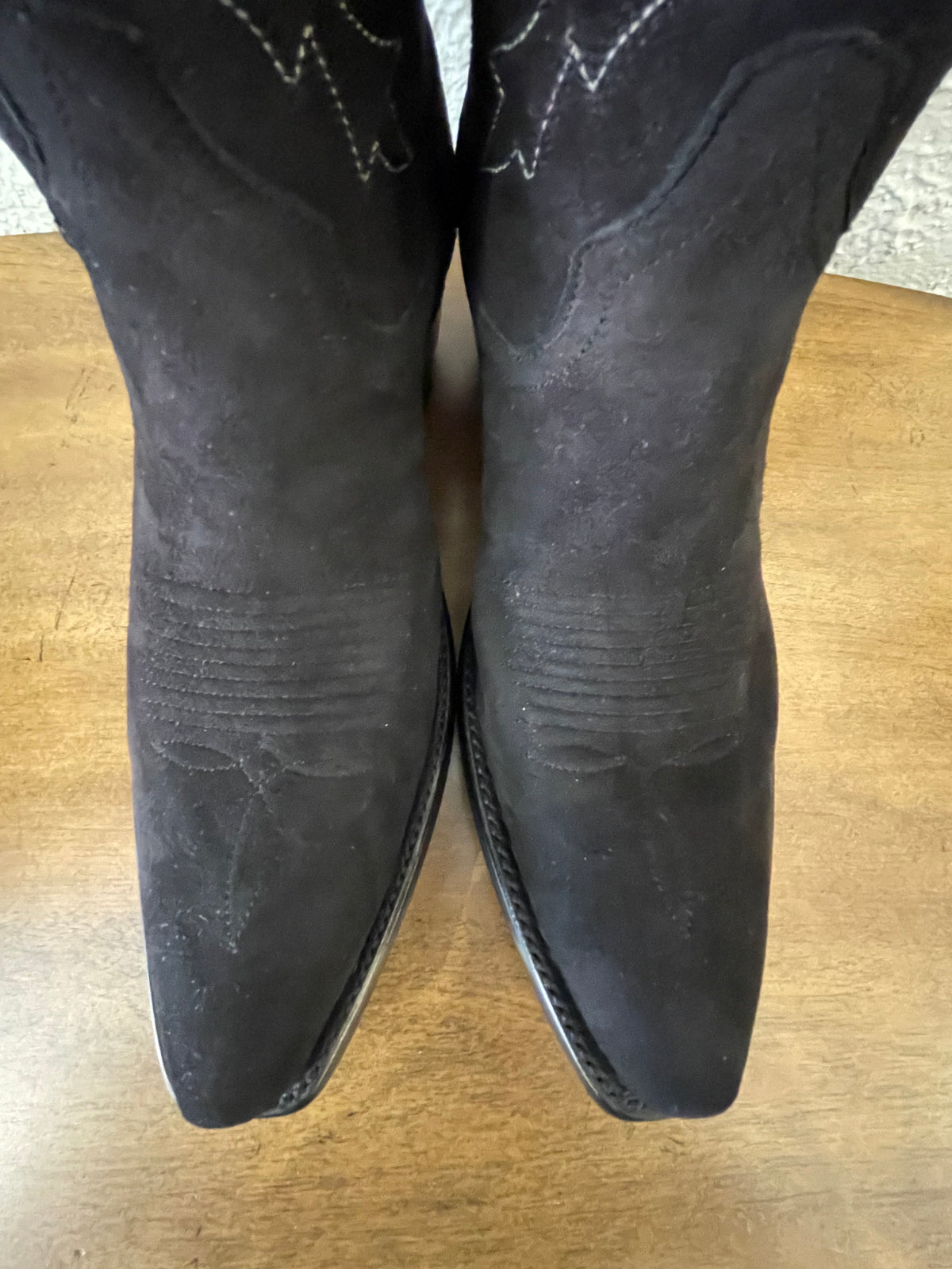 Suede Cowgirl in Noir