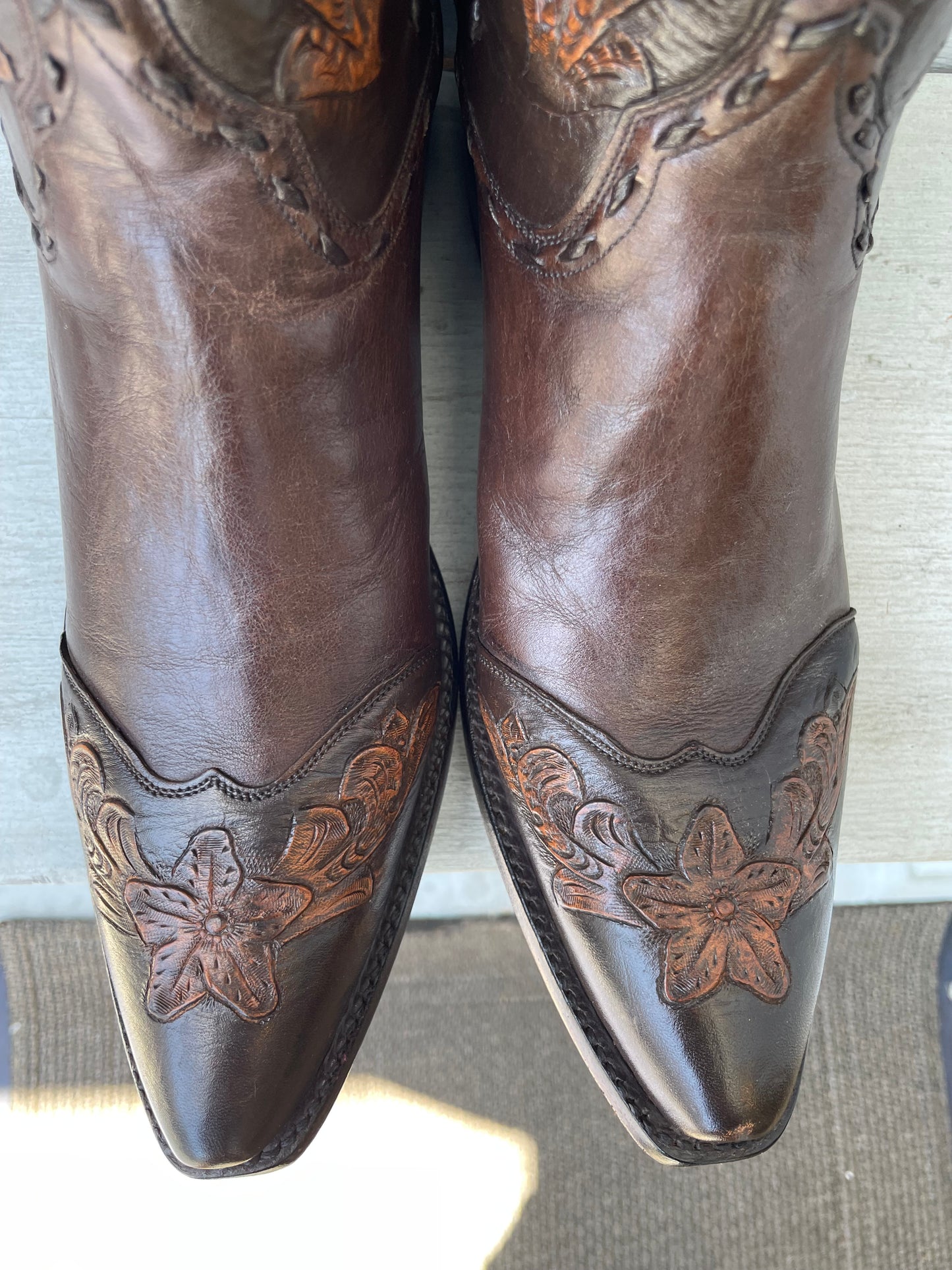 Fleurs Et Vignes Handtooled Cowgirl