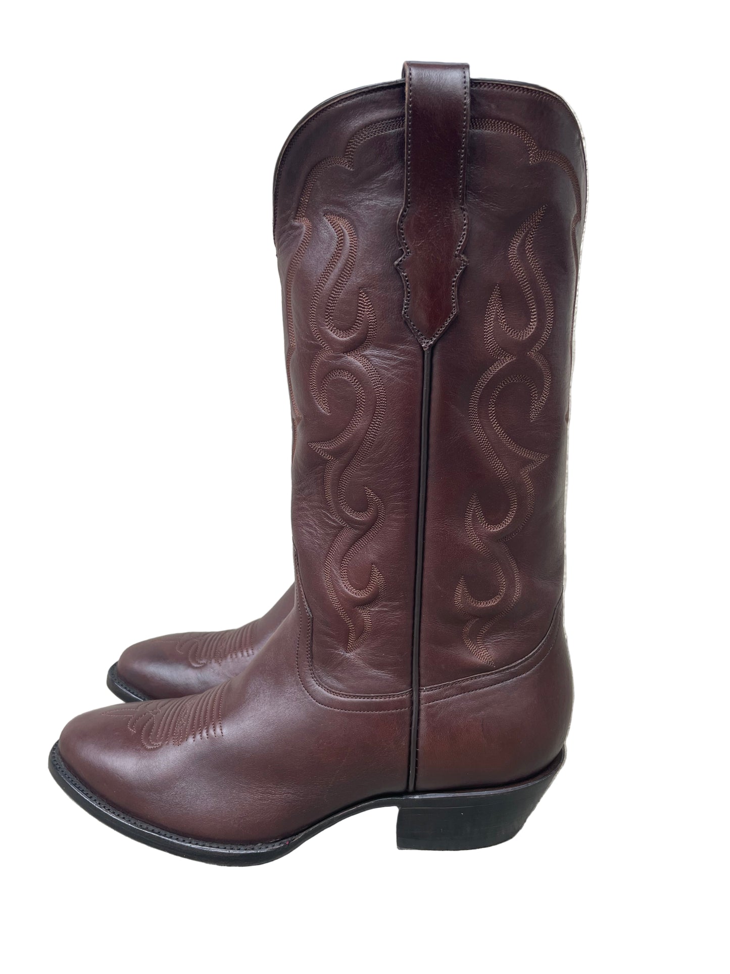 Classic Cowgirl in Sport Rust