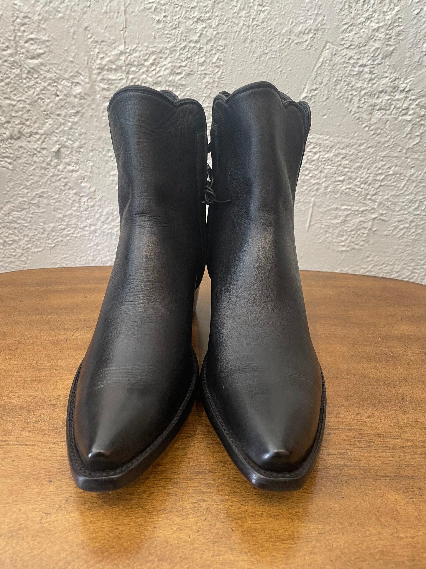 Calfskin Zip in Noir for Women