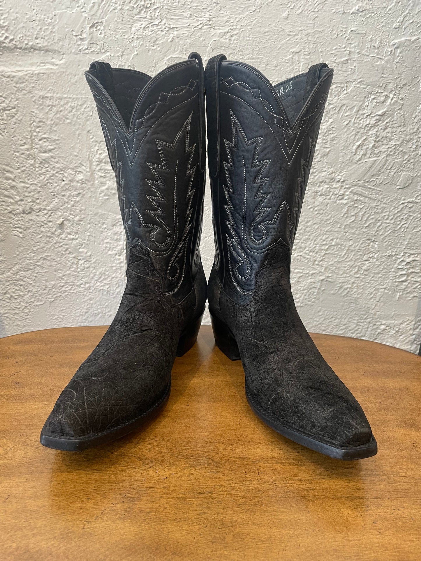 Hippo with Calfskin Western in Noir
