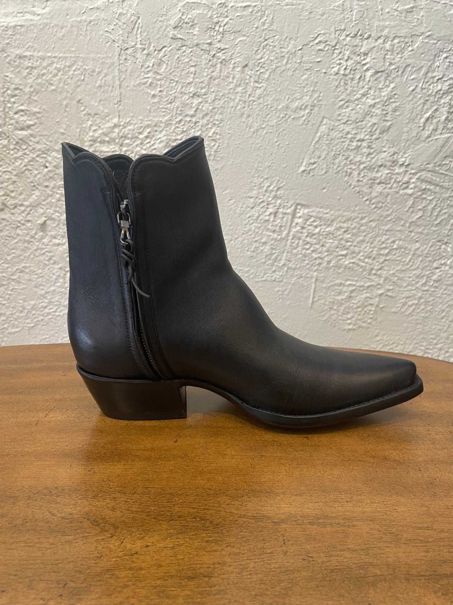 Calfskin Zip in Noir for Women