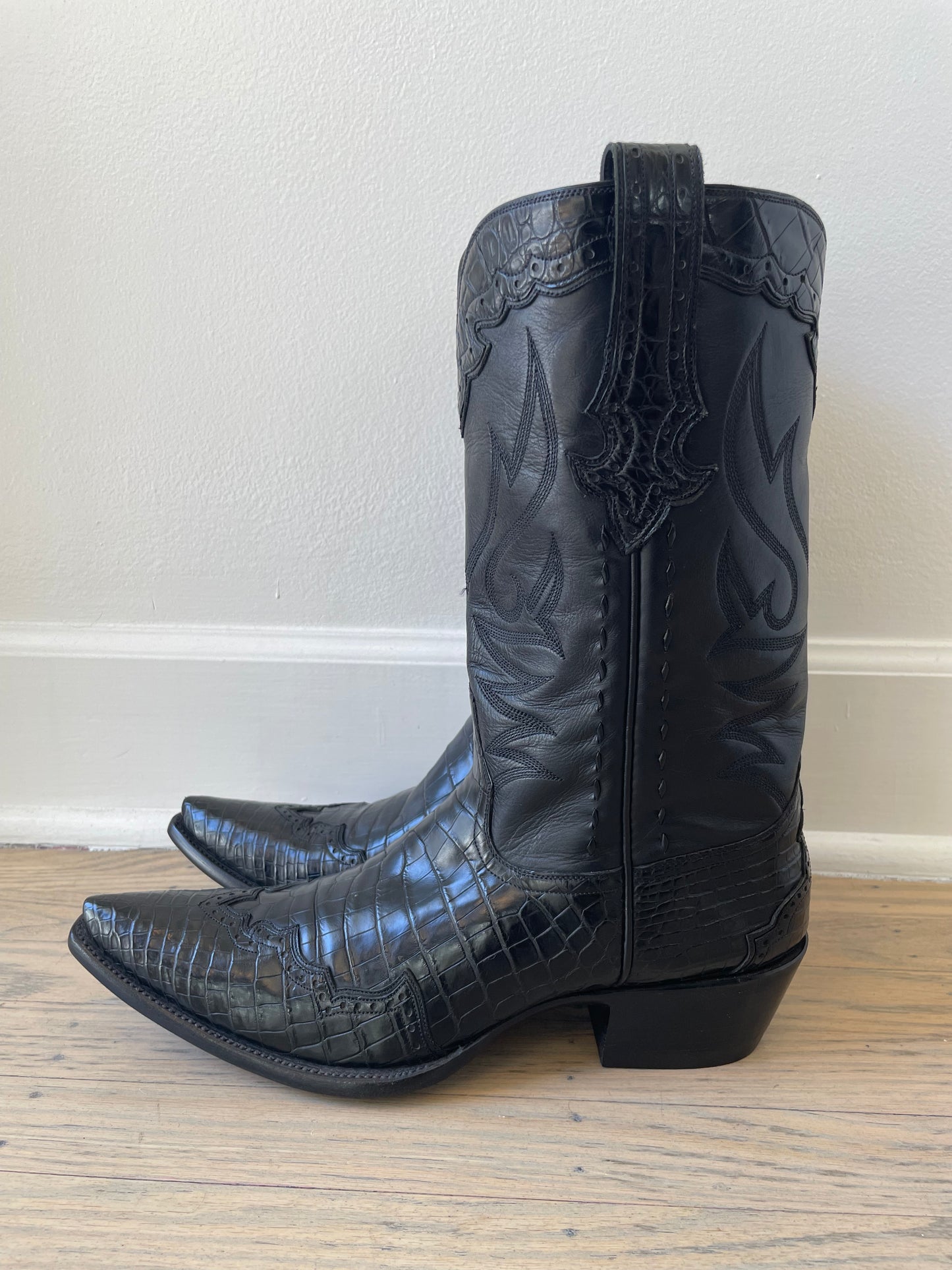 Majestic Alligator Belly with Calfskin in Noir