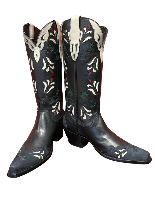 Lilies Noir Cowgirl