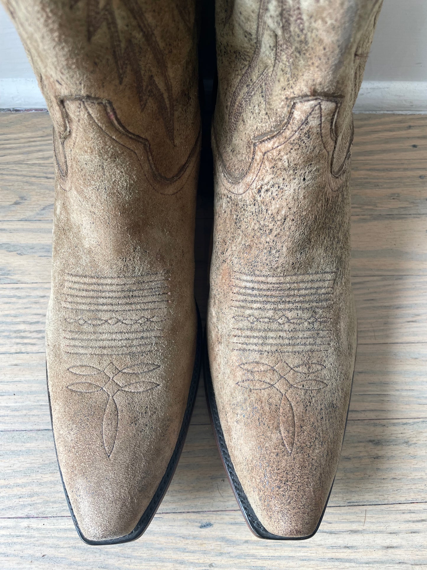 Distressed Camelbreak Lambsuede Cowboy Boot