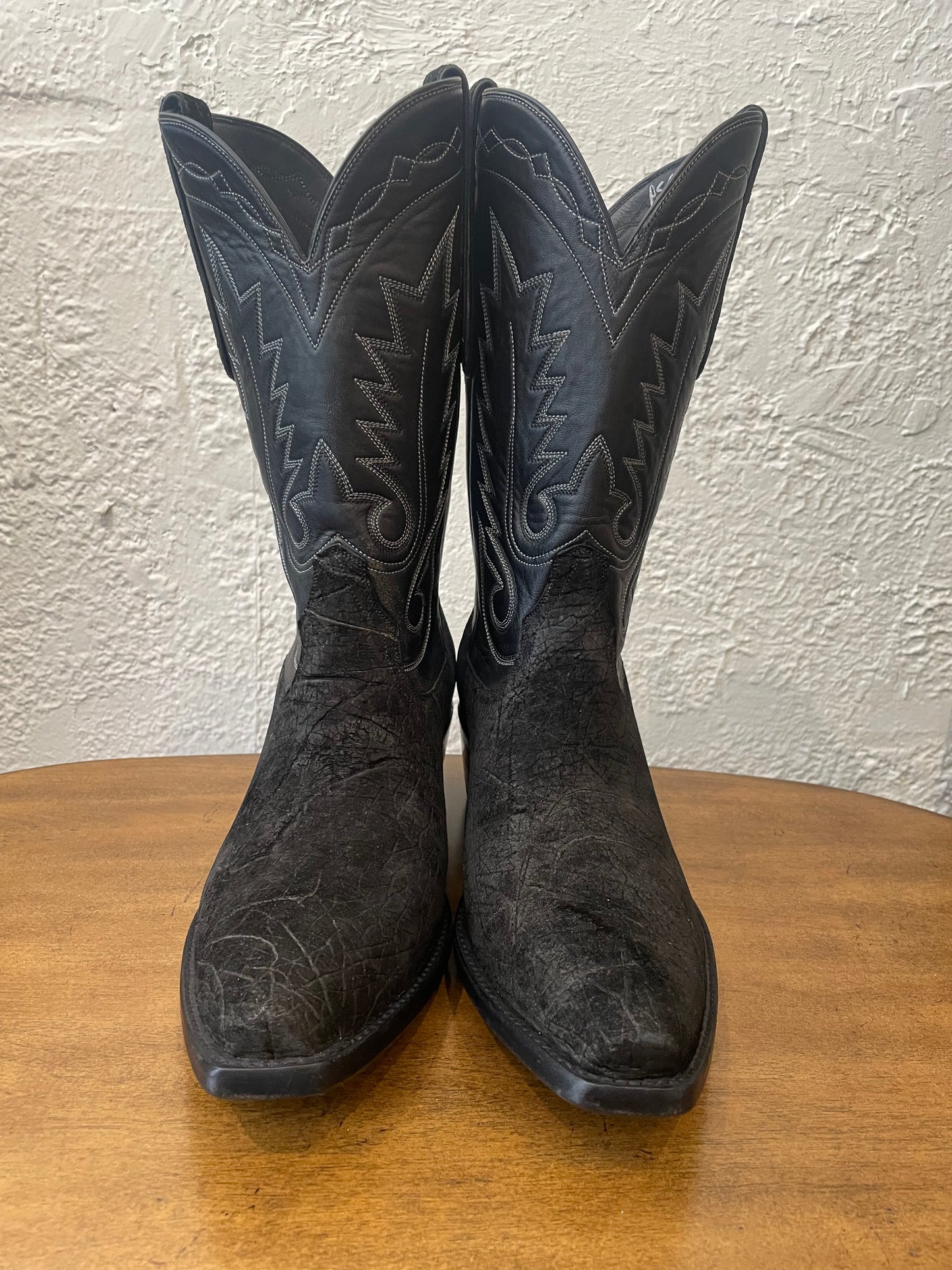 Hippo with Calfskin Western in Noir
