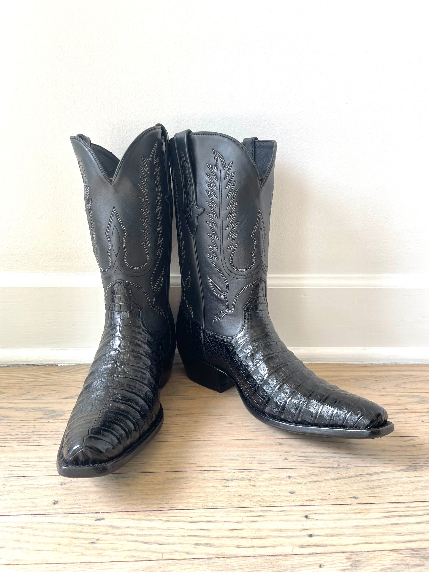 Caiman Belly Cowboy Boot in Noir