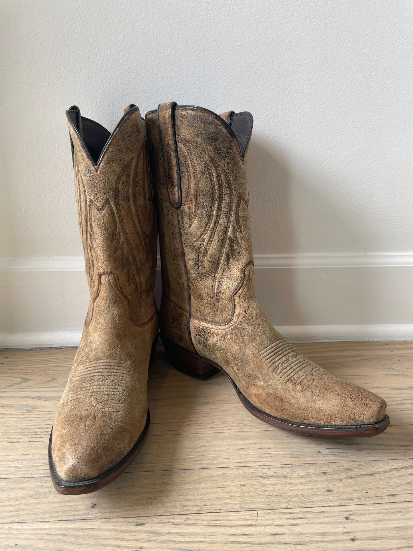 Distressed Camelbreak Lambsuede Cowboy Boot