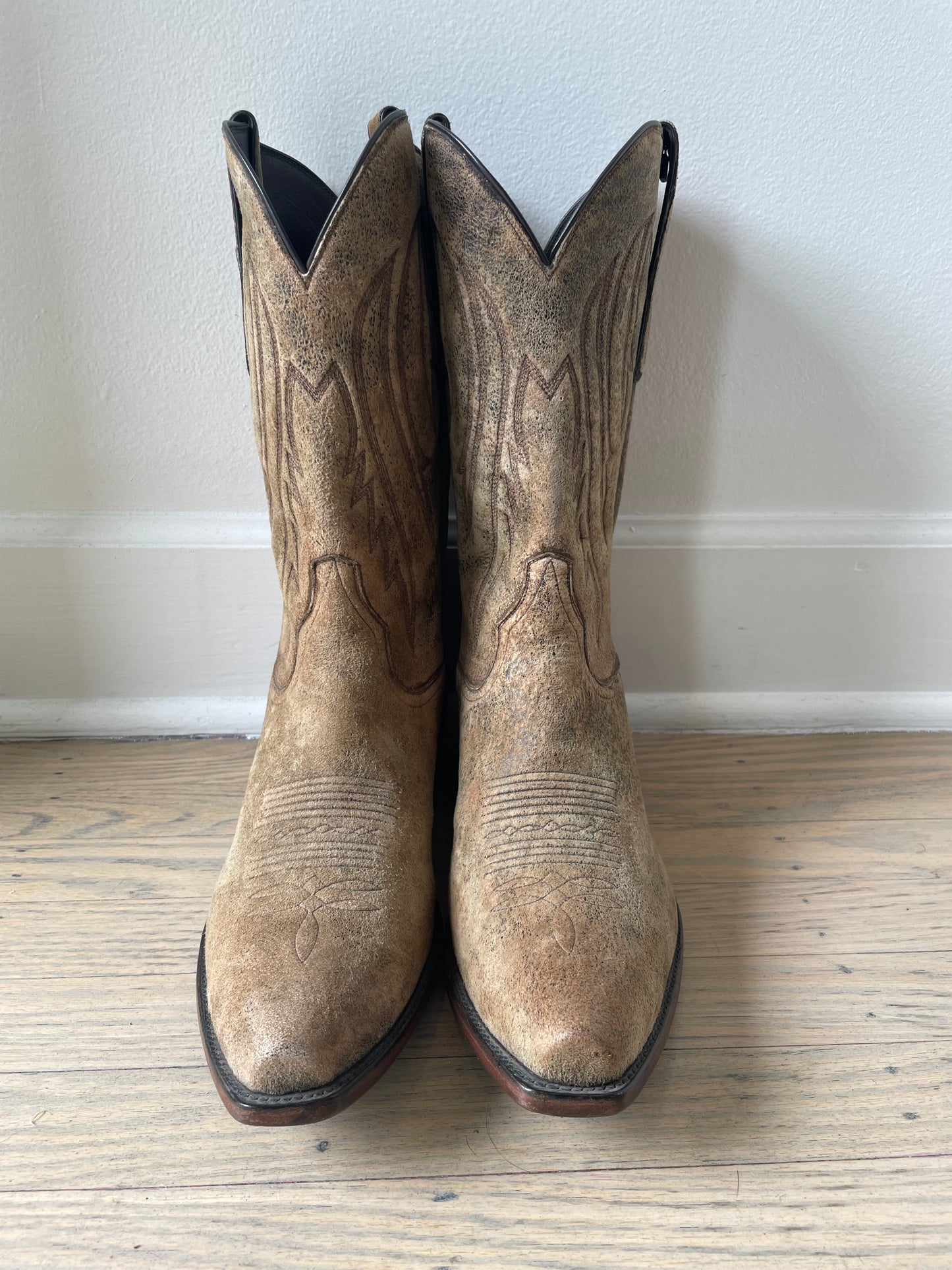 Distressed Camelbreak Lambsuede Cowboy Boot