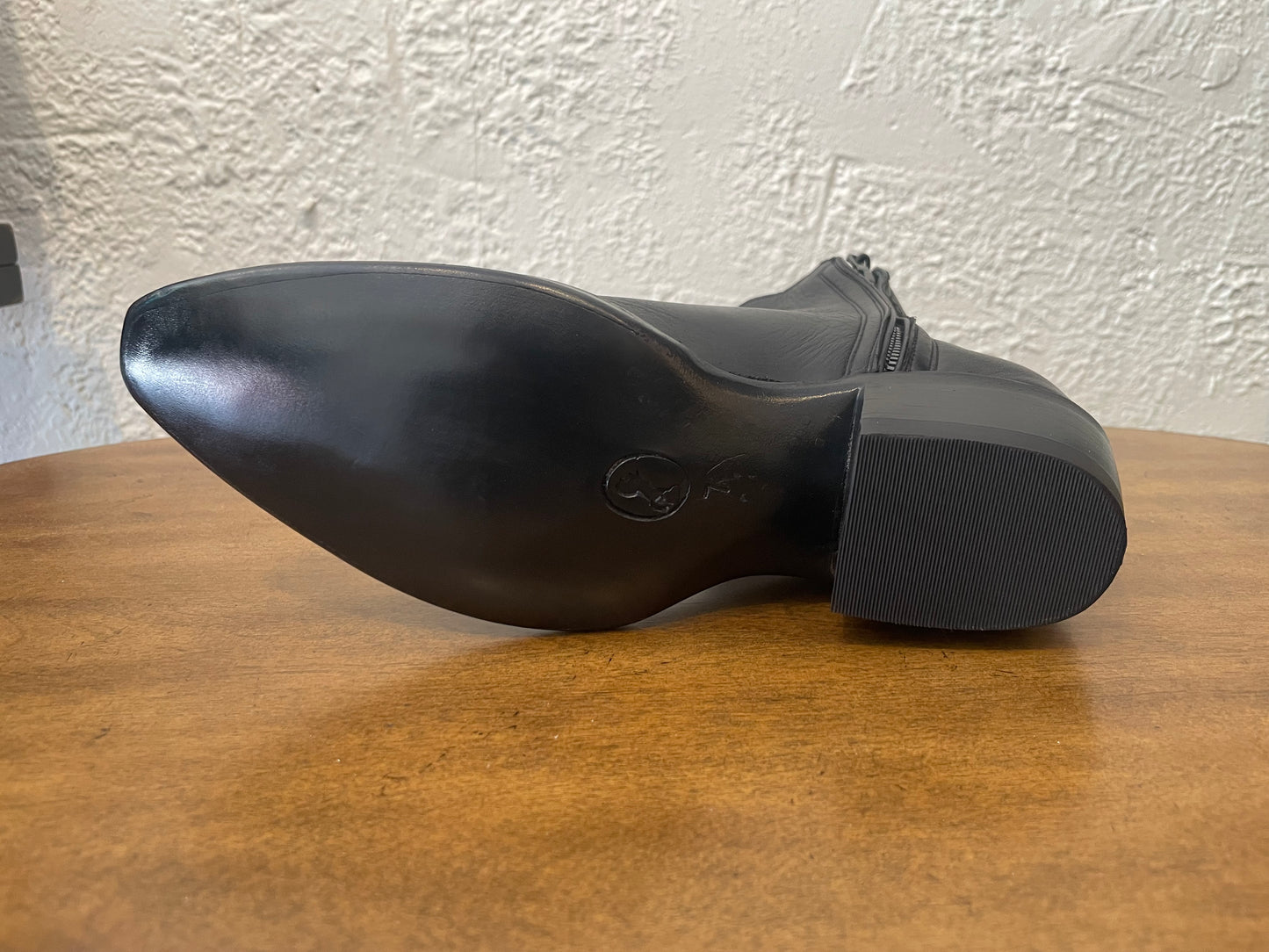 Calfskin Zip in Noir for Women