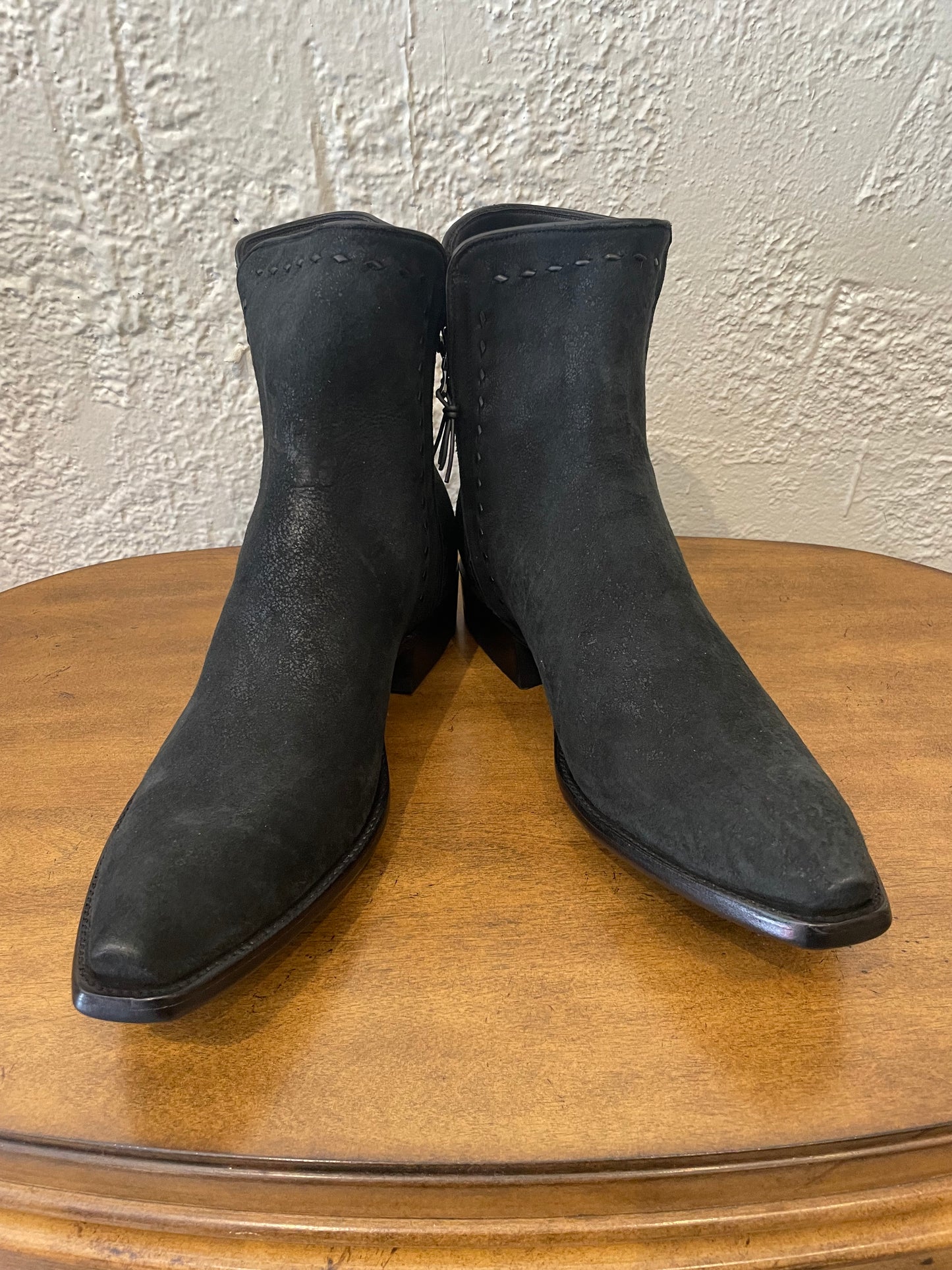 Lambsuede Zip with Buckstitching in Vintage Noir