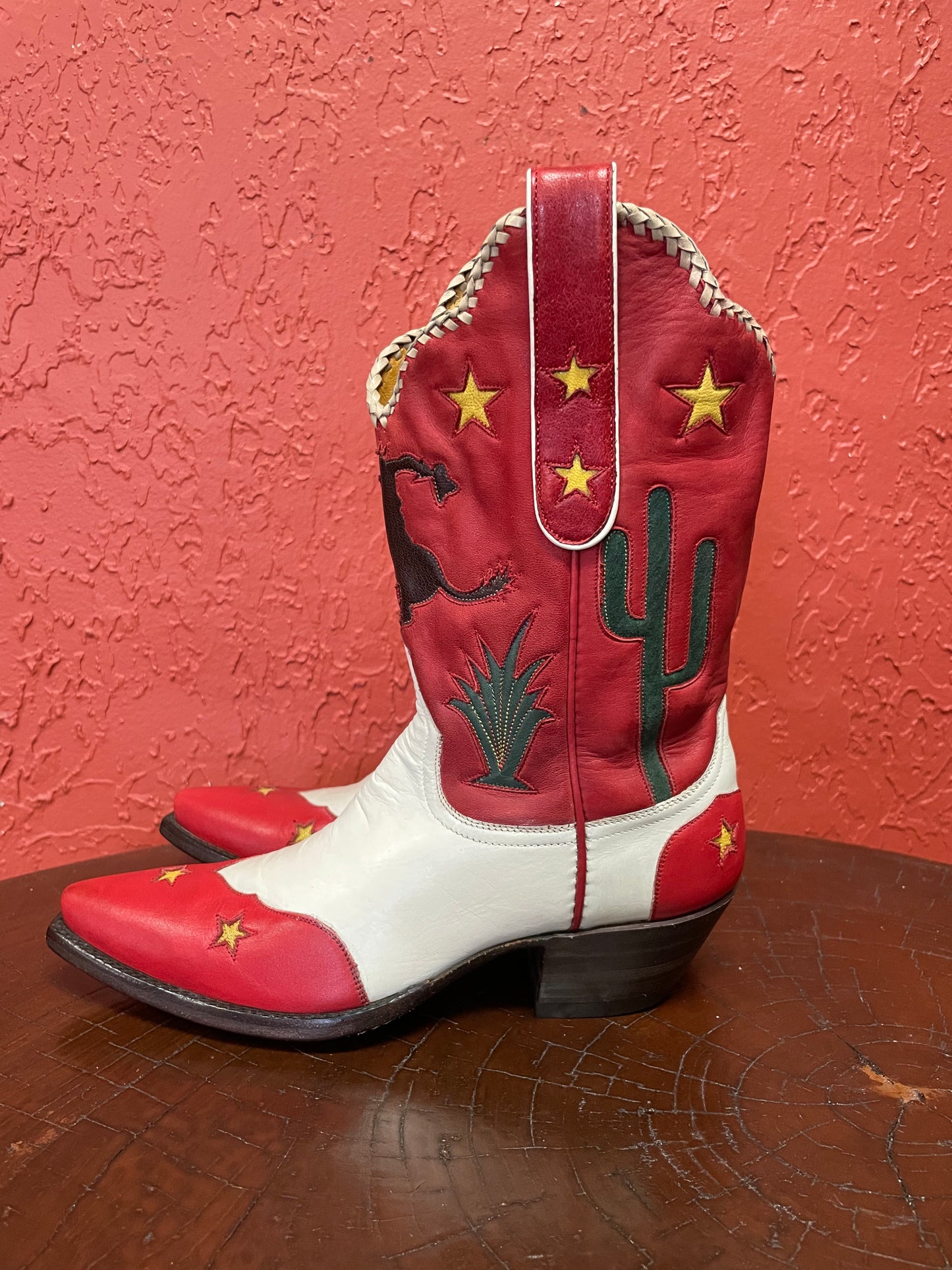 Bucky Bronco Rouge Cowgirl – Routier L.A.